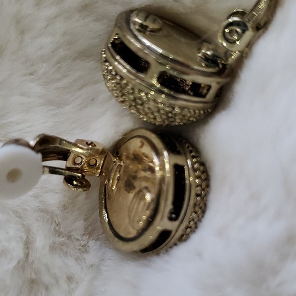 VINTAGE CLIP ON GOLD BEADED DOME POST EARRINGS - Picture 5 of 5